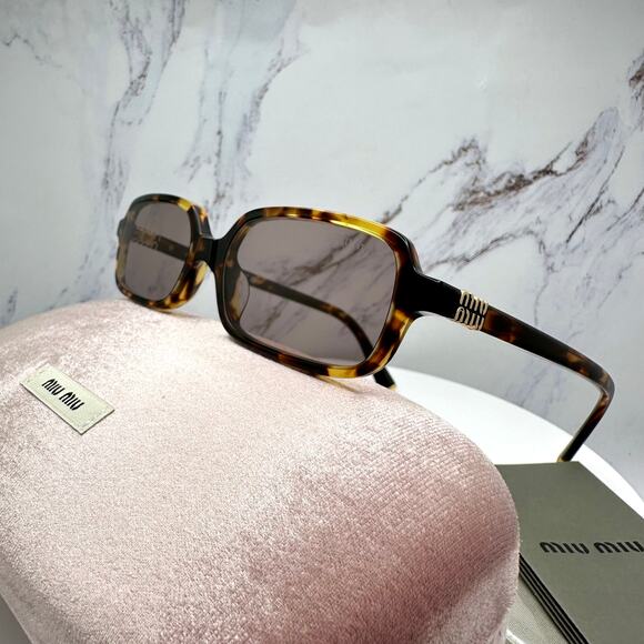 New MIU MIU Sunglasses Brown Square Tortoise Rectangular Gold Logo Authentic main image 15